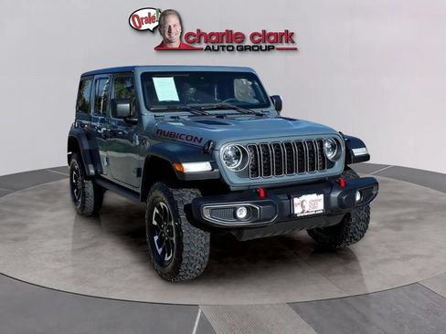 Used 2025 Jeep Wrangler Unlimited Rubicon AWD/4WD image 8