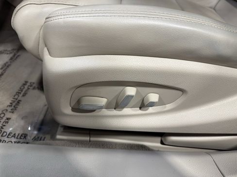 Used 2013 Cadillac XTS image 24