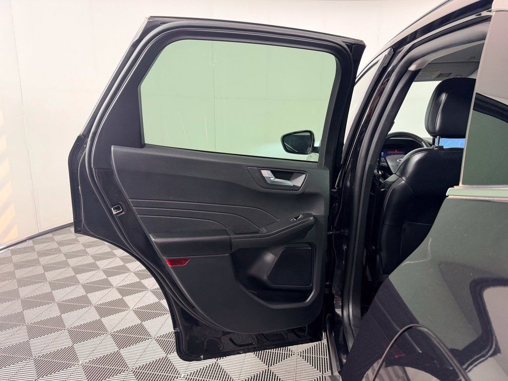 Used 2025 Ford Escape SE FWD image 36