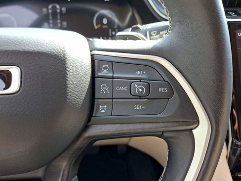 Used 2021 Jeep Grand Cherokee L Limited AWD/4WD image 18