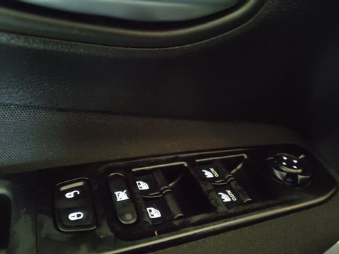 Used 2021 Jeep Renegade Latitude image 27