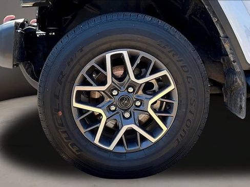 Used 2023 Jeep Gladiator Sport AWD/4WD image 35