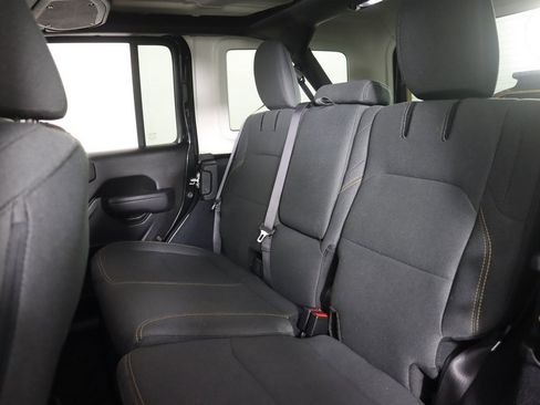 Used 2024 Jeep Wrangler Unlimited image 31