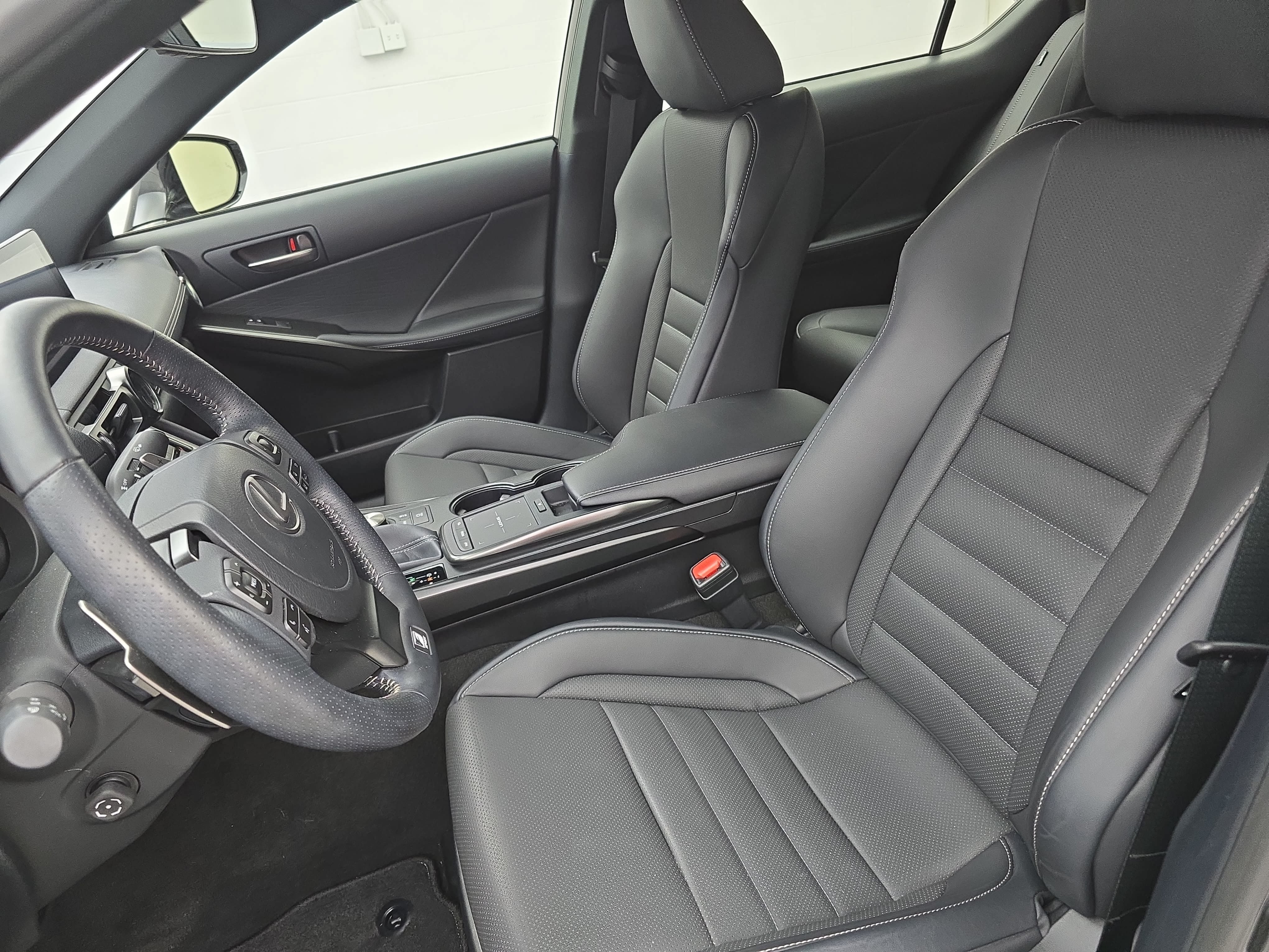 Used 2025 Lexus IS 350 F Sport RWD image 16