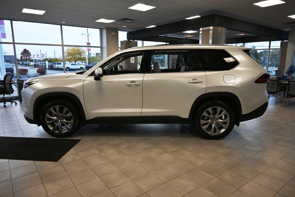 New 2026 Toyota Grand Highlander AWD image 2