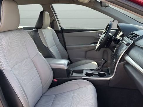 Used 2017 Toyota Camry SE image 25
