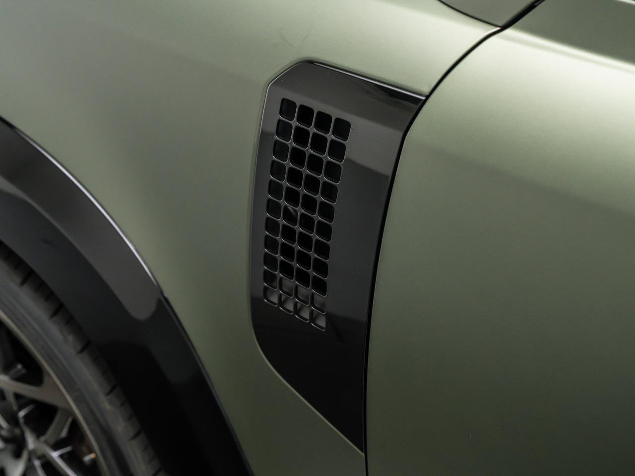 Used 2026 Land Rover Defender 110 X-Dynamic SE AWD/4WD image 21