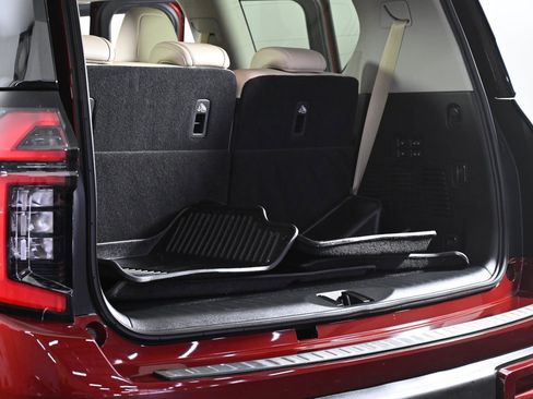 Used 2025 Nissan Armada Platinum image 39