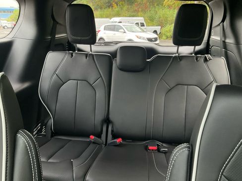 New 2026 Chrysler Pacifica Limited w/ S Appearance Package image 42