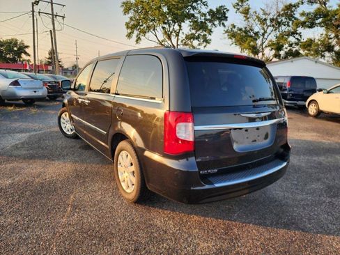 Used 2014 Chrysler Town & Country Touring w/ Driver Convenience Group FWD image 8