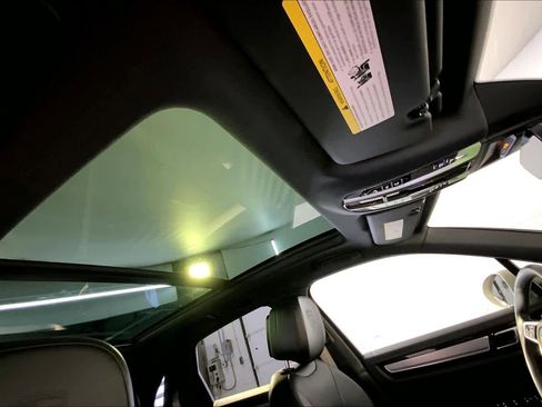 Used 2022 Porsche Cayenne Platinum Edition image 20