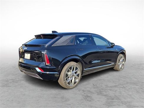 New 2026 Cadillac Optiq Luxury 1 image 4