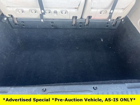 Used 2015 Chrysler Town & Country Touring image 26