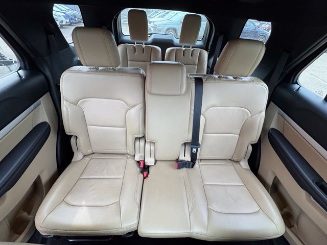 Used 2017 Ford Explorer XLT w/ Equipment Group 202A AWD/4WD image 15