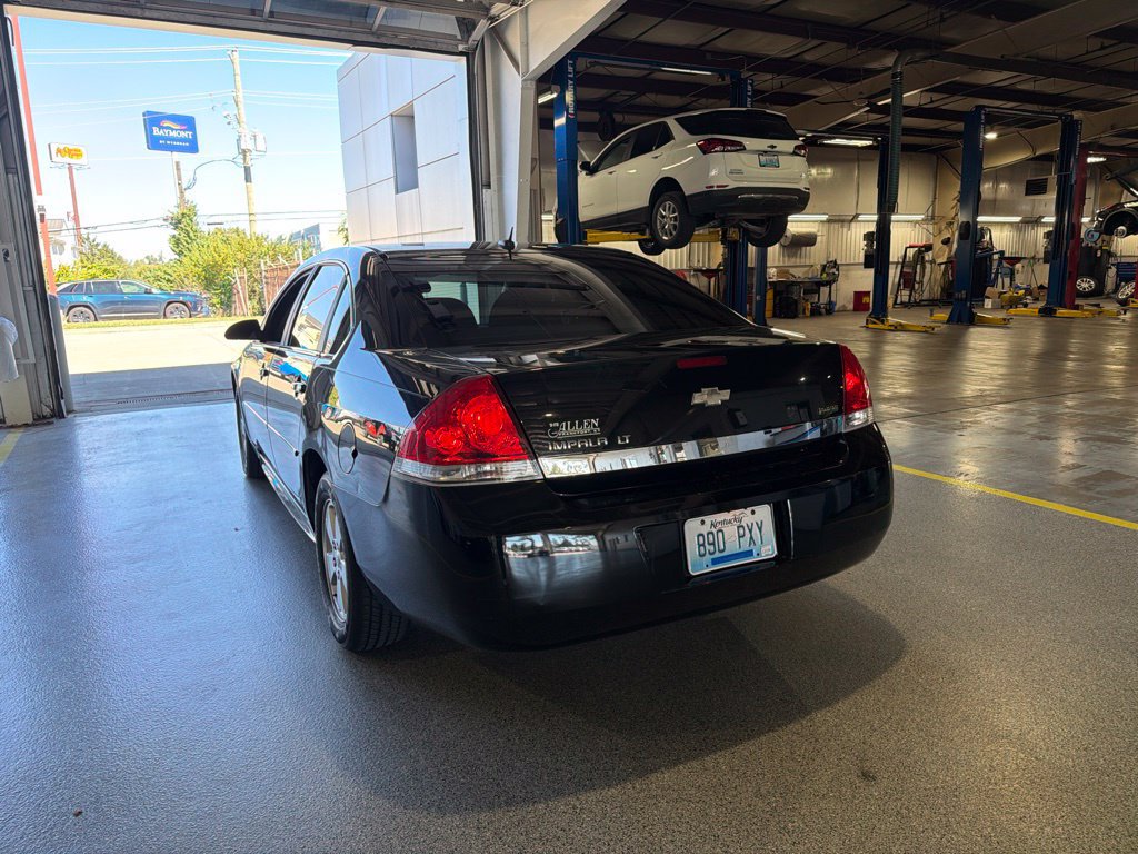 Used 2011 Chevrolet Impala LT FWD image 4