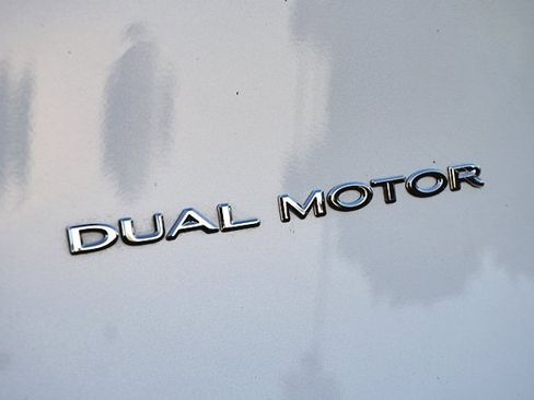 Used 2022 Tesla Model Y Long Range image 11