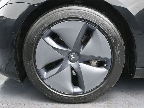 Used 2018 Tesla Model 3 Long Range image 10