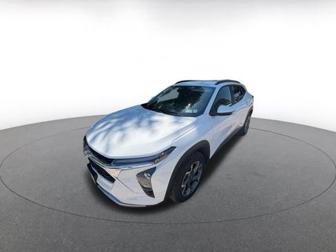 Used 2025 Chevrolet Trax LT image 4