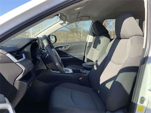 Used 2022 Toyota RAV4 XLE image 19