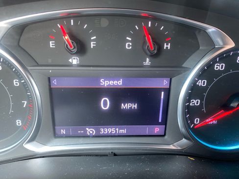 Used 2023 Chevrolet Traverse LT FWD image 5