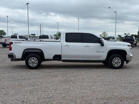 Used 2022 Chevrolet Silverado 2500 LT w/ Convenience Package AWD/4WD image 4