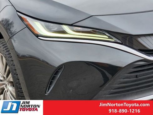 Used 2023 Toyota Venza Limited image 10