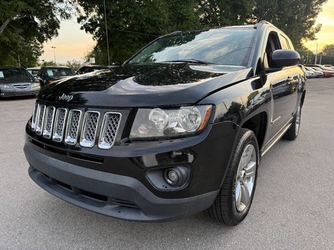 Used 2014 Jeep Compass Latitude FWD image 3
