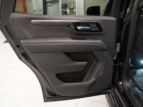 Used 2025 Chevrolet Tahoe LS image 25