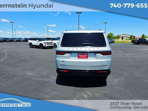 Used 2023 Jeep Wagoneer L Series III w/ Premium Group I AWD/4WD image 33