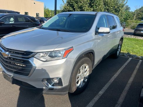 Used 2020 Chevrolet Traverse LT w/ Driver Confidence II Package AWD/4WD image 1