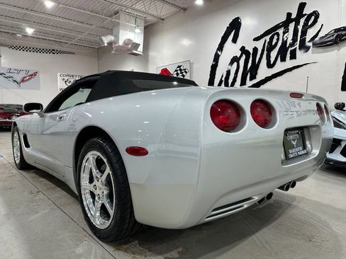 Used 2002 Chevrolet Corvette Convertible w/ Preferred Equipment Group2 RWD image 3