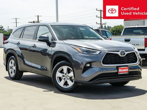 Certified 2025 Toyota Highlander LE AWD/4WD image 1