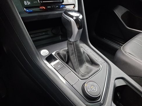 Used 2022 Volkswagen Tiguan SE R-Line image 15