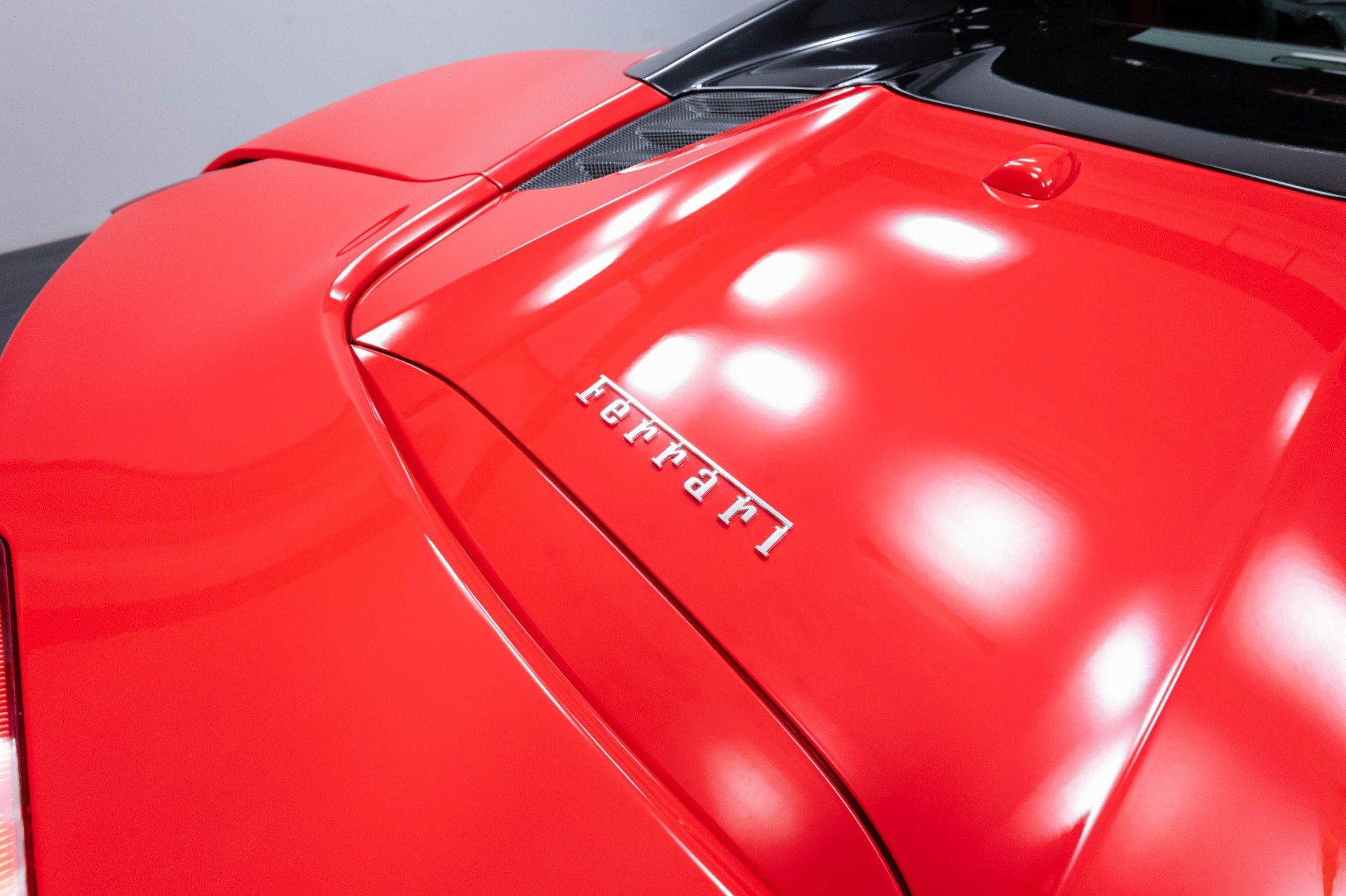 Used 2018 Ferrari 488 Spider RWD image 57