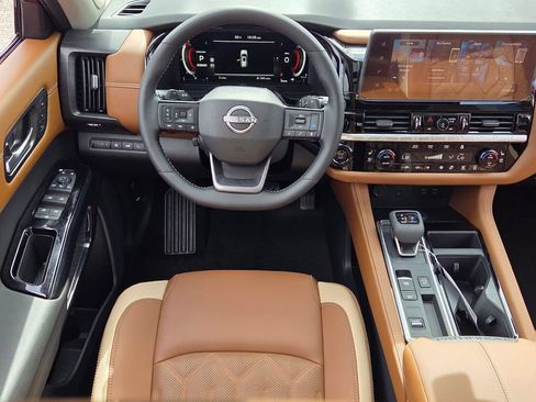New 2026 Nissan Pathfinder Platinum FWD image 5