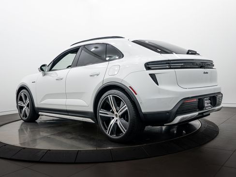 Certified 2025 Porsche Macan Turbo Electric AWD/4WD image 3