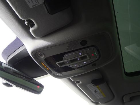 Used 2019 Audi e-tron Prestige w/ Prestige Package image 25