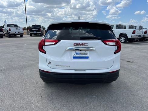 Used 2024 GMC Terrain SLE FWD image 4