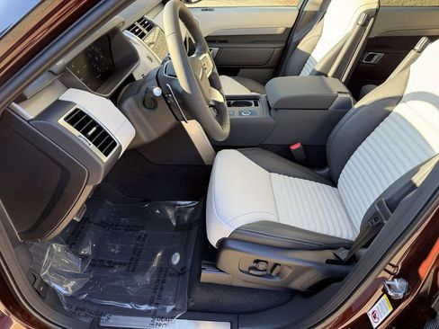 New 2026 Land Rover Discovery Limited Edition image 9