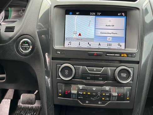 Used 2018 Ford Explorer XLT w/ Equipment Group 201A AWD/4WD image 18