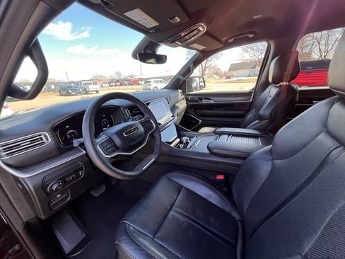 Used 2024 Jeep Wagoneer Series II w/ Flexible Seating Group image 21