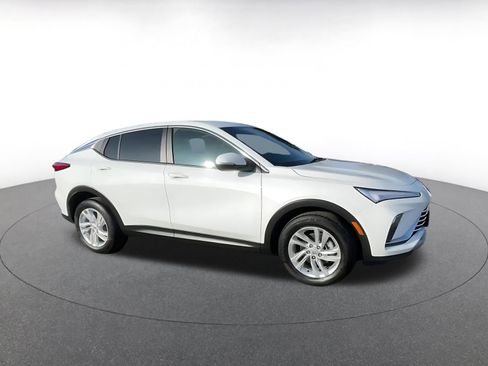 Used 2025 Buick Envista Preferred image 2