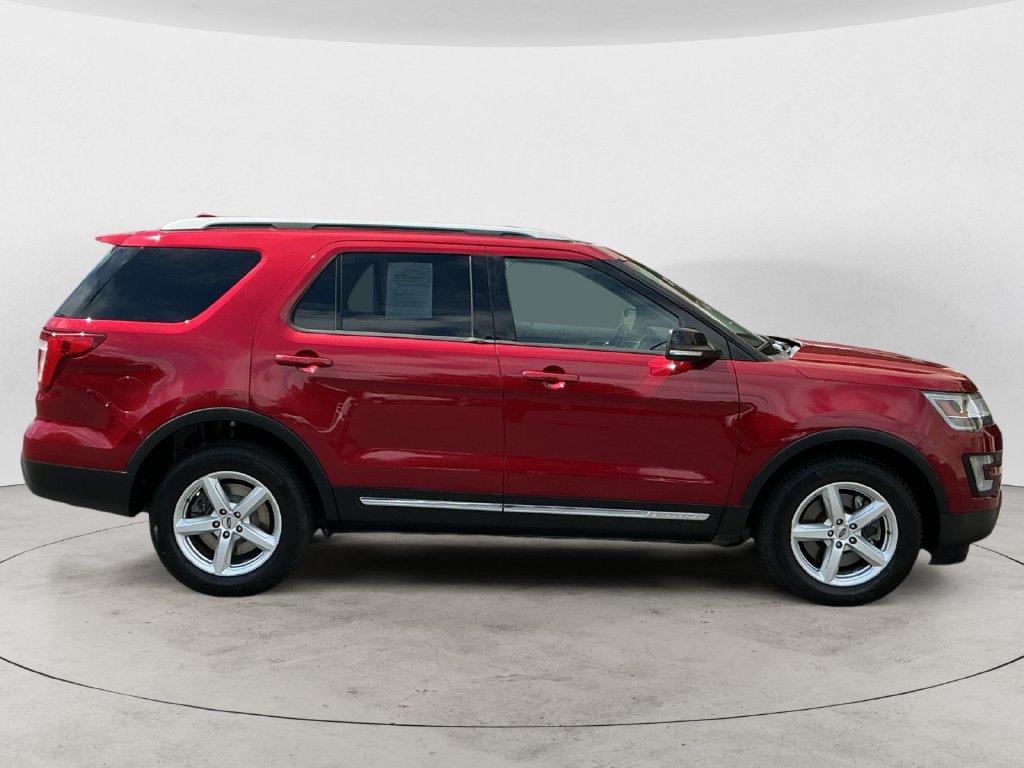 Used 2016 Ford Explorer XLT w/ Equipment Group 202A AWD/4WD image 4