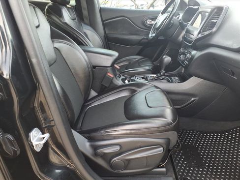 Used 2020 Jeep Cherokee Latitude Plus image 11