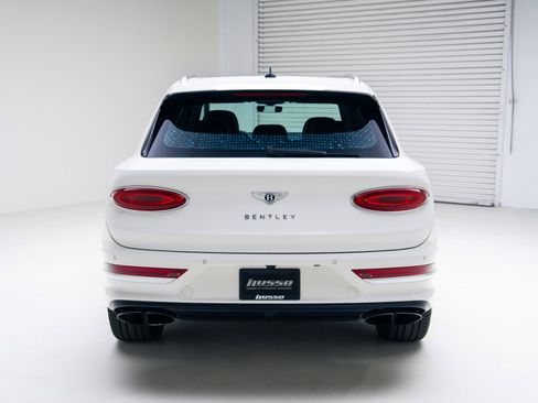 Used 2024 Bentley Bentayga image 6