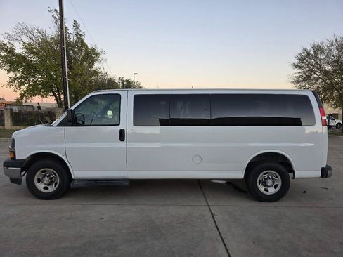 Used 2018 Chevrolet Express 3500 LT w/ LT Preferred Equipment Group RWD image 11