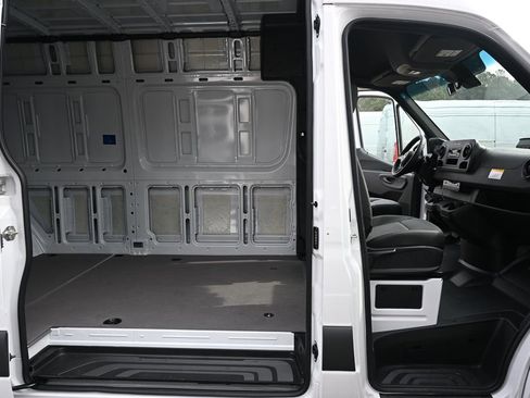 Used 2025 Mercedes-Benz Sprinter 2500 image 23
