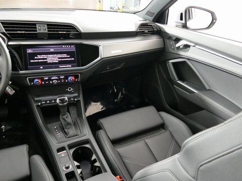 Certified 2025 Audi Q3 2.0T Premium w/ Black Optic Sport Package image 25