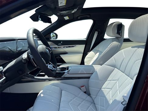 New 2025 BMW 750e xDrive image 9