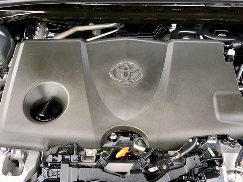 Used 2023 Toyota Camry XLE FWD image 32
